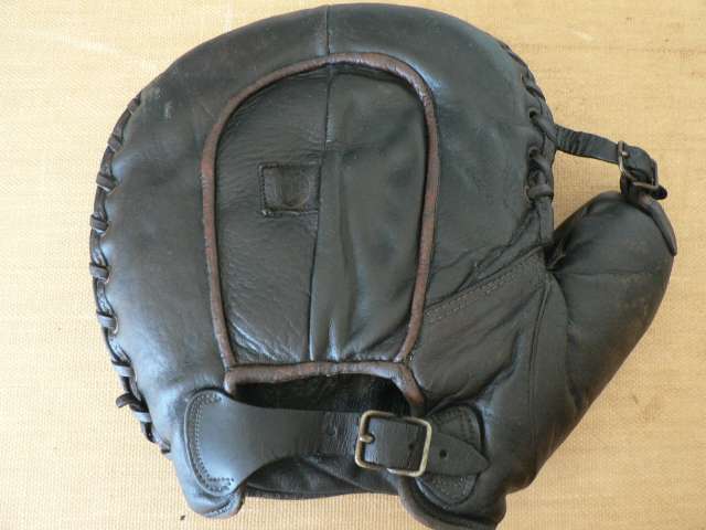 A.J. Reach 4P Buckle Web Mitt Back